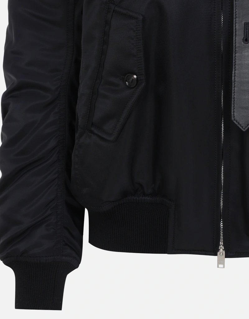 Bottega Veneta Intrecciato パデッド ナイロン ボンバー ジャケット Bottega Veneta Intrecciato パデッド ナイロン ボンバー ジャケット