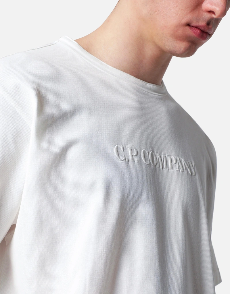 C.P. Company メンズホワイトTシャツ刺繍ロゴ付き (トップス) IFCHIC.COM