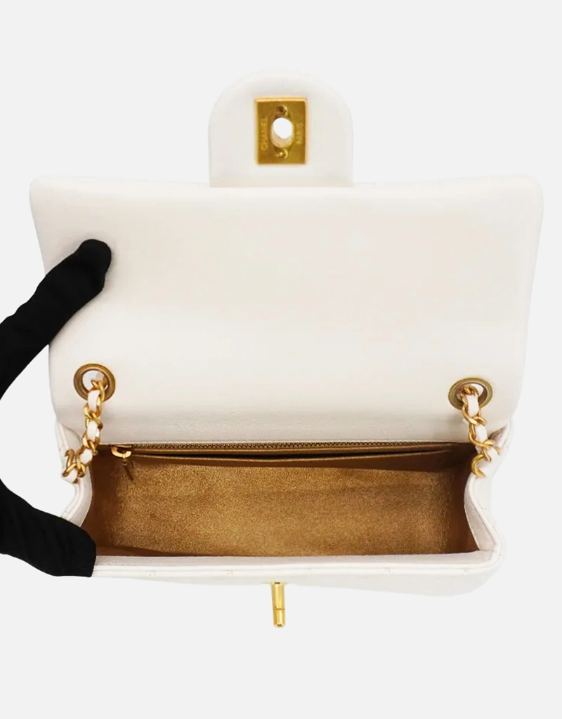 CHANEL ノベルティ　チェーンバッグ ラムスキン本革 新作CHANEL☆黒ラムスキン ミニチェーンウォレット 直営1点 (CHANEL