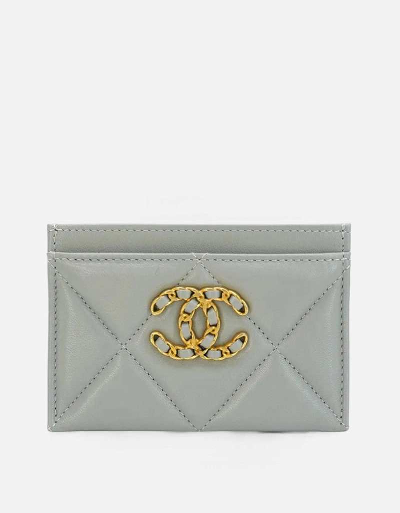 『CHANEL19 カードケース』（CHANEL 19 Card Holder） Chanel 19 フラップ カードケース - シャイニー ラムスキン、ブラック