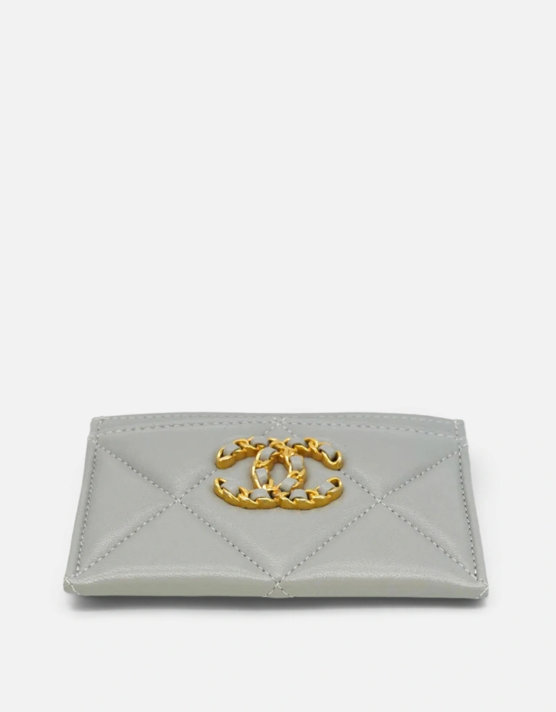 大人気❣️CHANELゴールドロゴ ケース ノベルティ ラスト一点♡ Chanel Chanel 19 Gold Logo Quilted Lambskin Card Holder () IFCHIC.COM