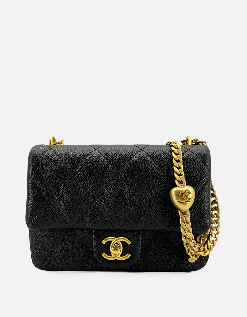 Chanel キルティング カーフスキン ハート チャーム 斜め掛けバッグ