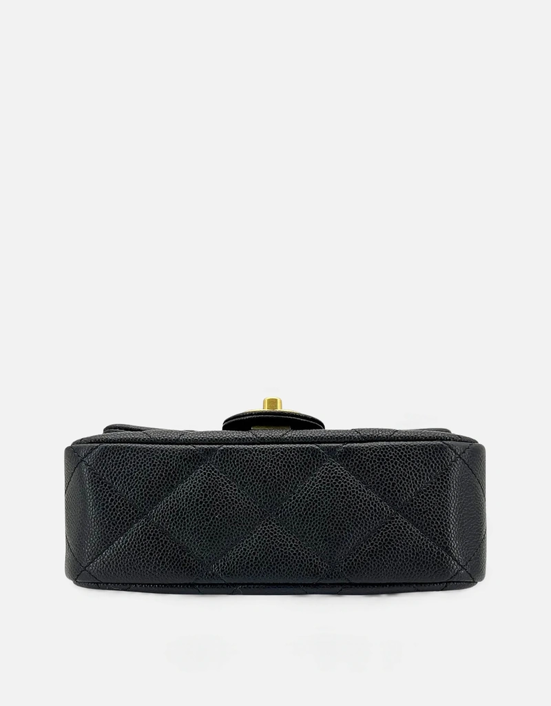 Chanel キルティング カーフスキン ハート チャーム 斜め掛けバッグ