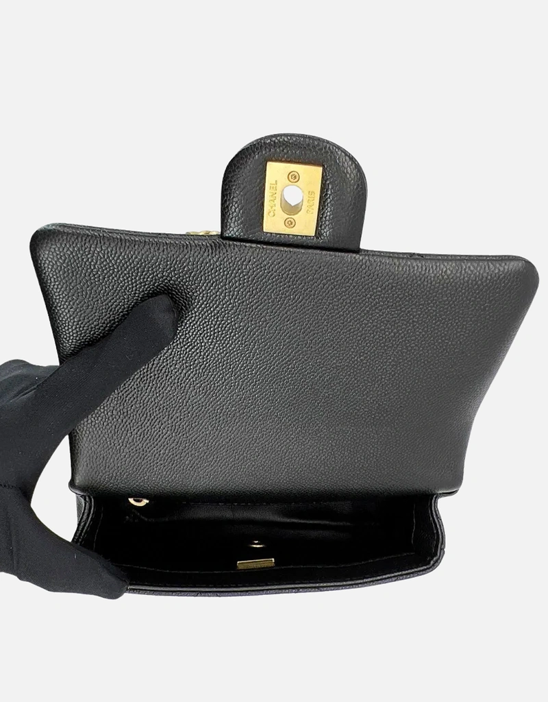 Chanel キルティング カーフスキン ハート チャーム 斜め掛けバッグ