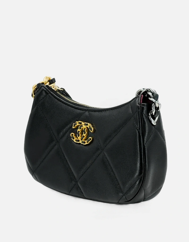 Chanel 19 キルティング ラムスキン 三連チェーン 斜め掛けムーン