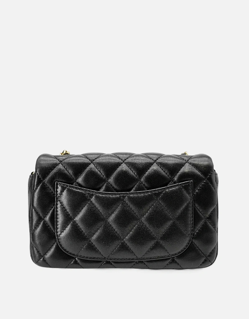 CHANEL ブラック フラワーエンボス ラムスキン イヴニング バッグ、ラムスキン、ブラック — ファッション | CHANEL