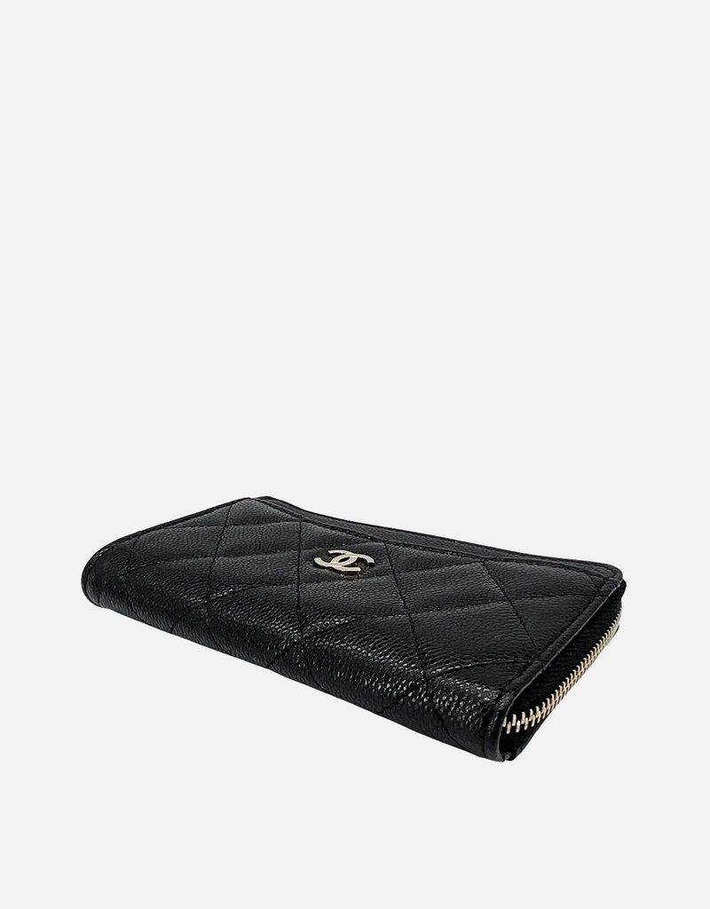 Chanel グレインド シャイニー カーフスキン クラシック ジップ カード
