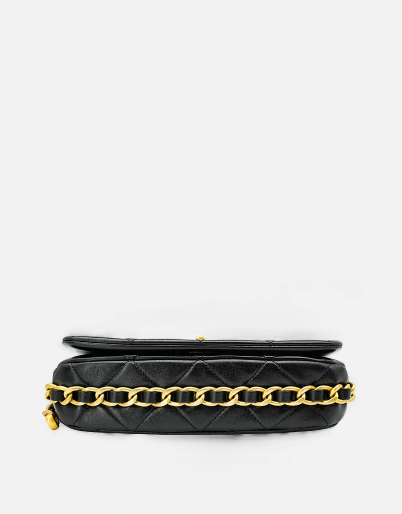 Chanel キルティング ラムスキン チェーン トリム 斜め掛けバッグ