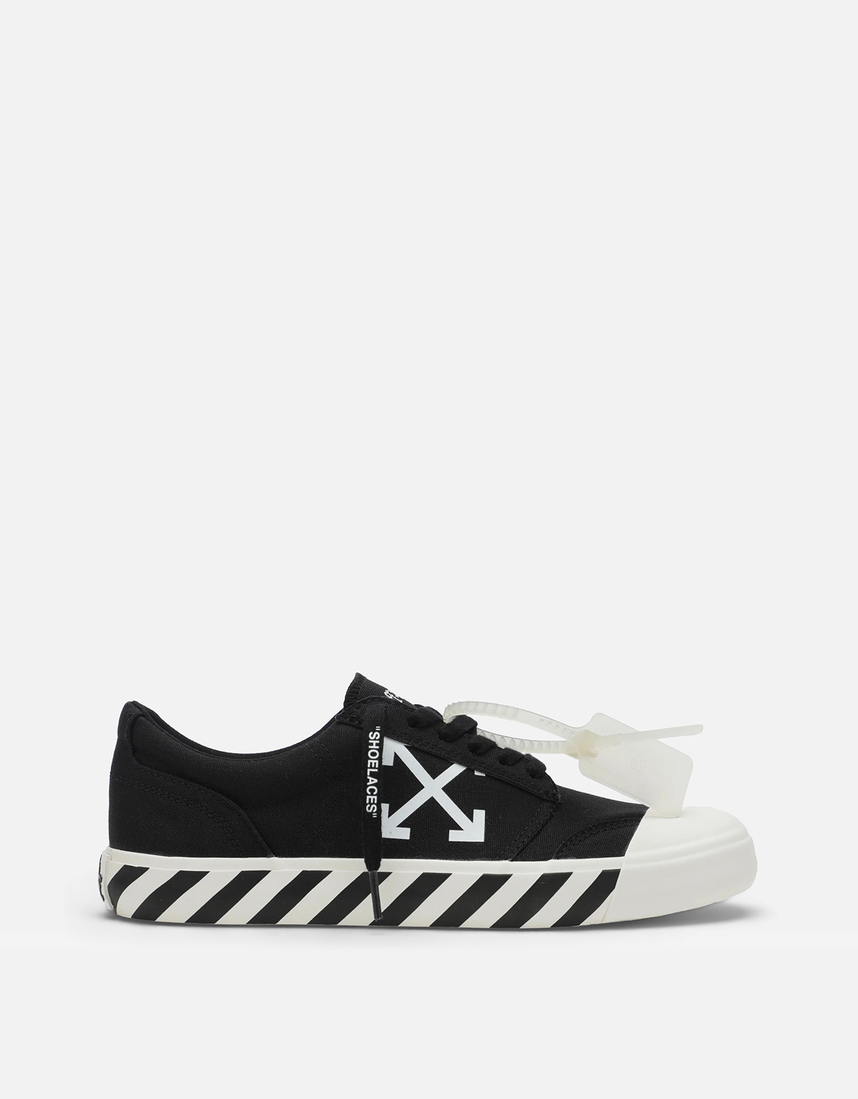 Off-White Off-White Vulcanized Low-Top Fabric Sneakers - IT 39　オフホワイト バルカナイズド ロートップ ファブリック スニーカー - IT 39