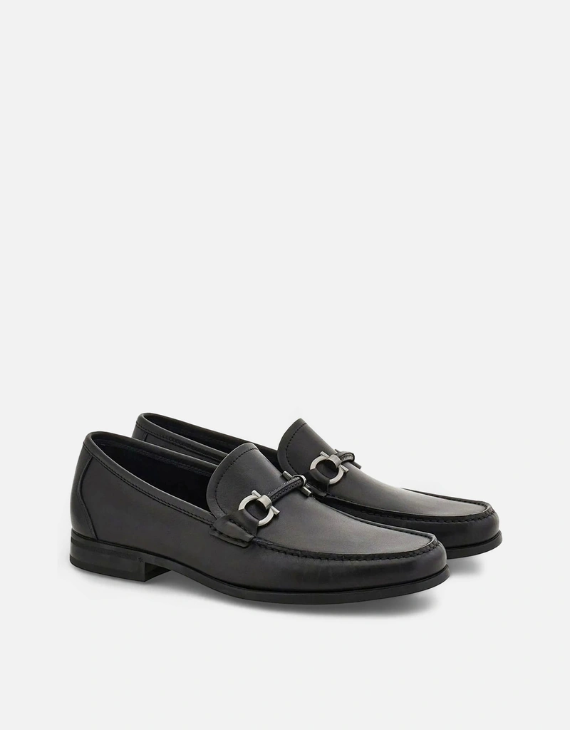 Salvatore Ferragamo 黒ローファー『週末三日間限定セール』 Salvatore Ferragamo メンズ Supreme Gancini Ornament ローファー