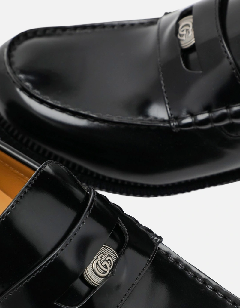 Gucci メンズ ブラックレザーローファー リムーバブルGGディテール付き